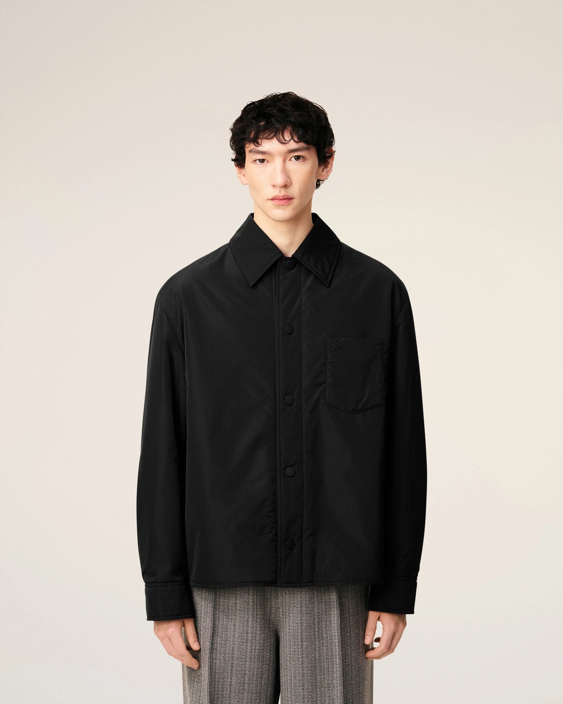 Gepolstertes Überhemd aus schwarzem Taft