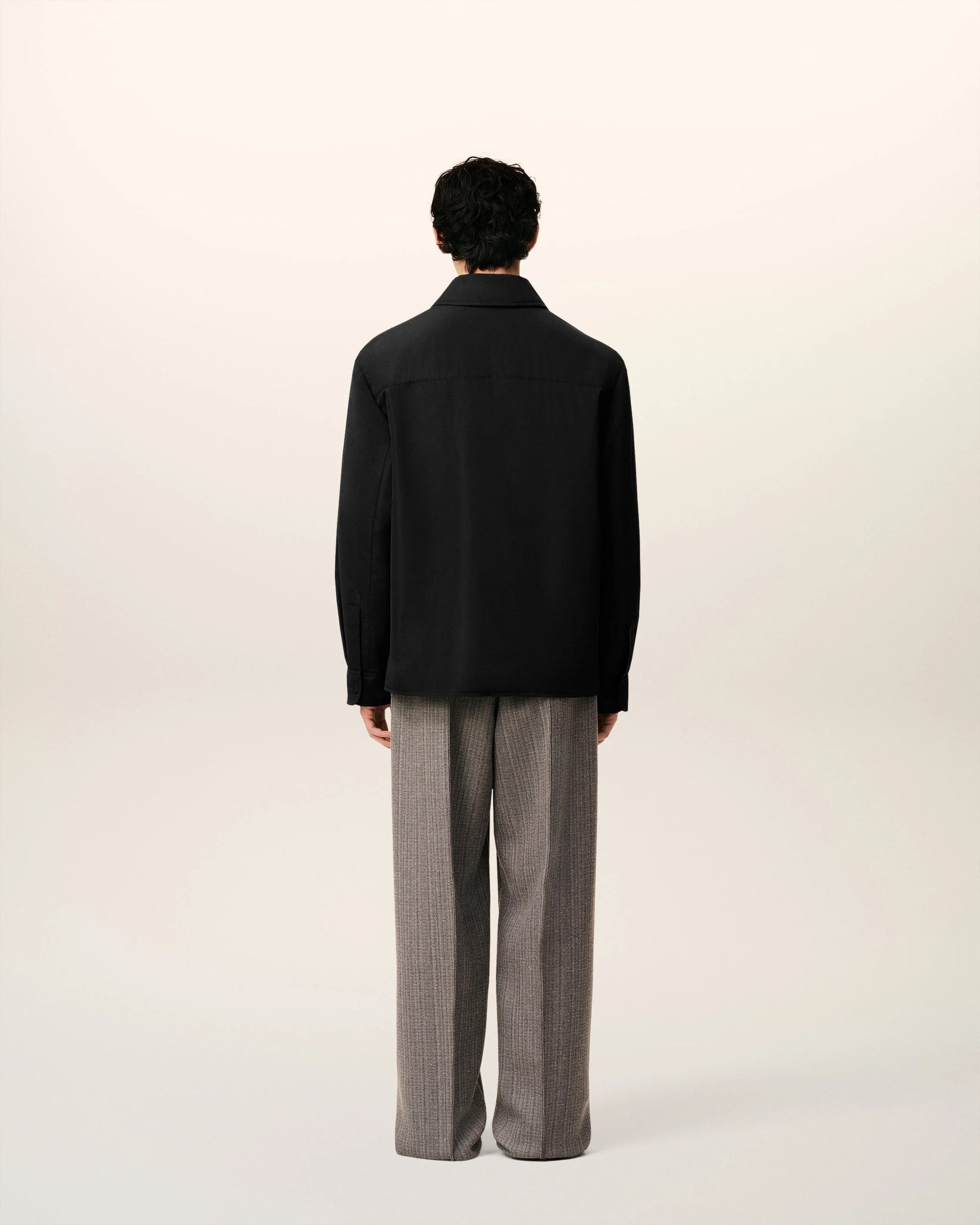 Gepolstertes Überhemd aus schwarzem Taft