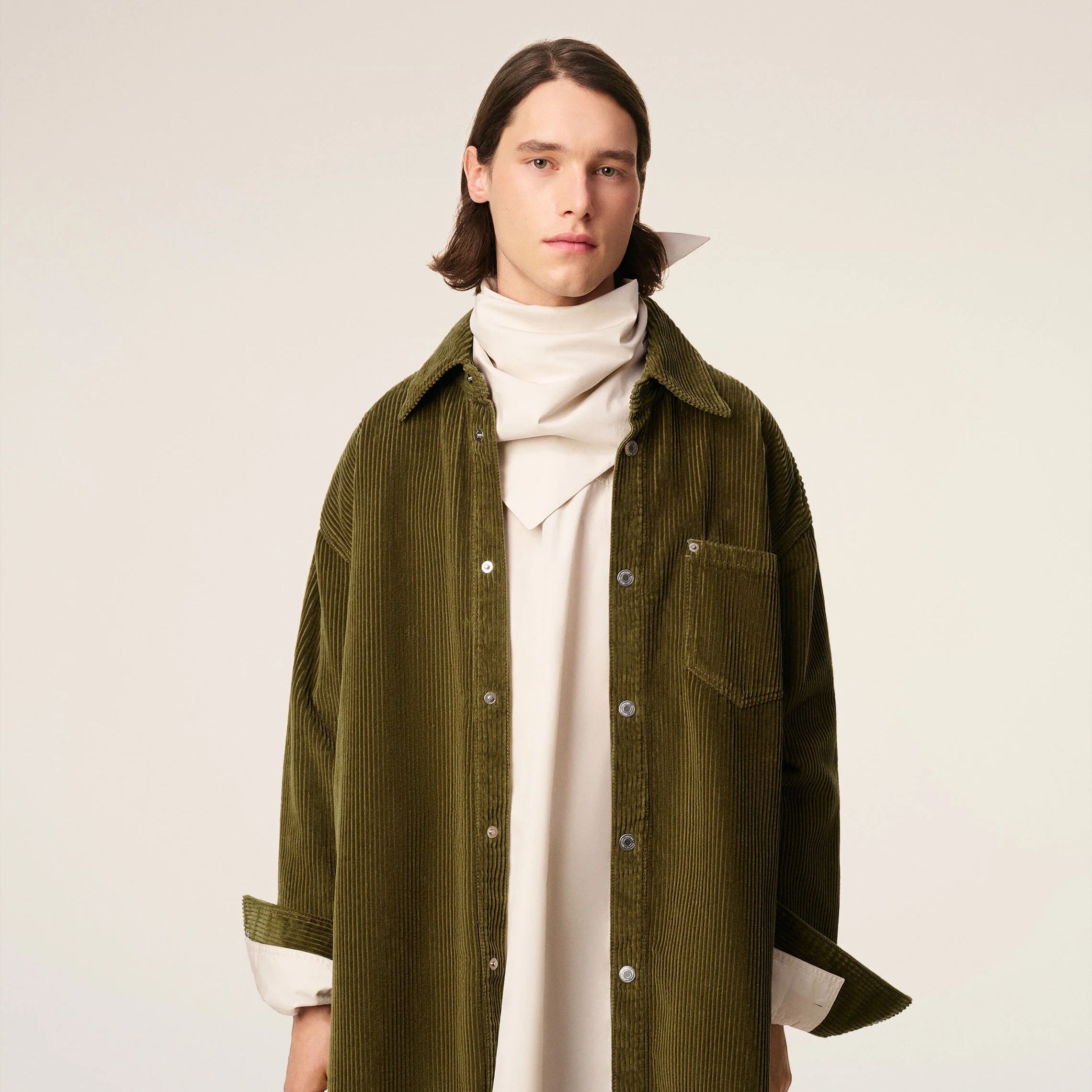 Überhemd aus grünem Baumwollcord mit seitlichem Schlitz