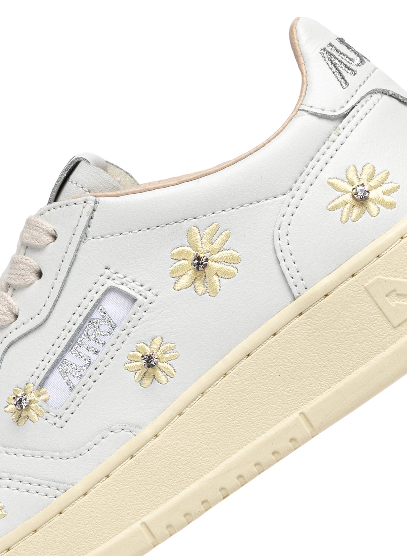 SNEAKERS MEDALIST LOW AUS LEDER IN WEISS UND RUTABAGA MIT APPLIKATIONEN