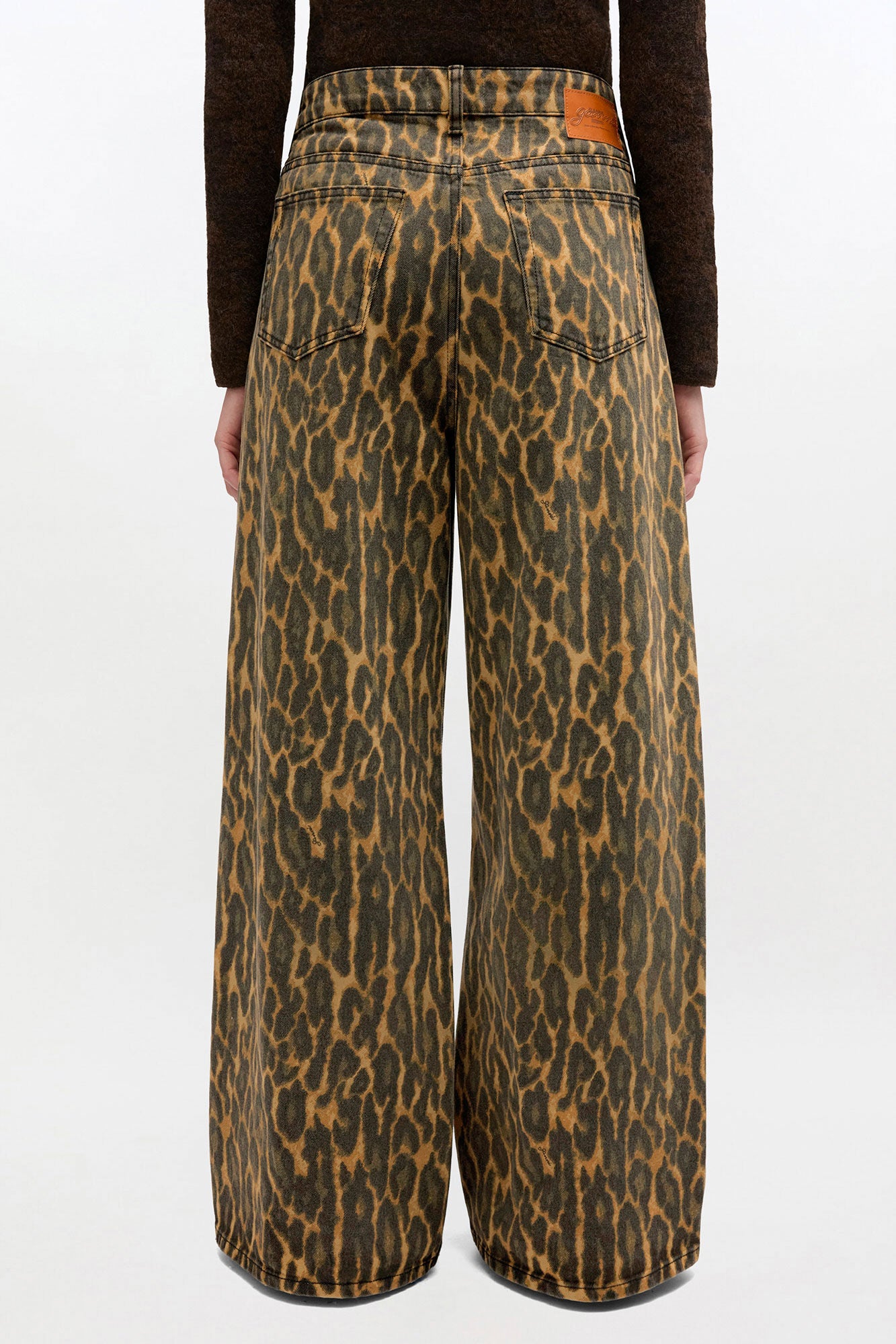Baggy-Jeans mit Leopardenmuster