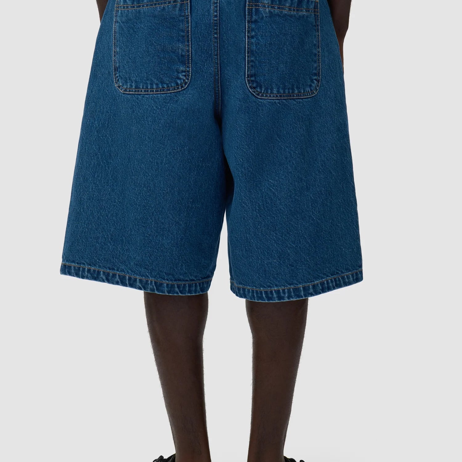 Round pocket Denim Shorts