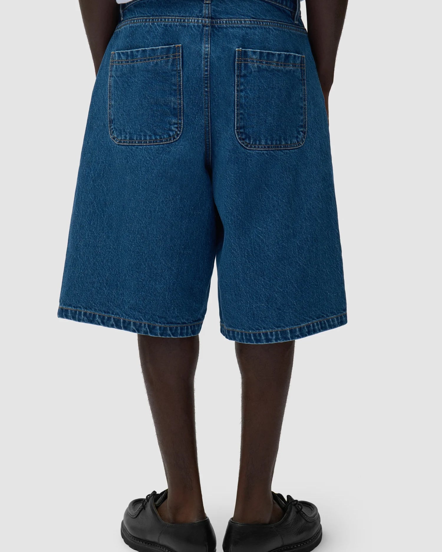 Round pocket Denim Shorts