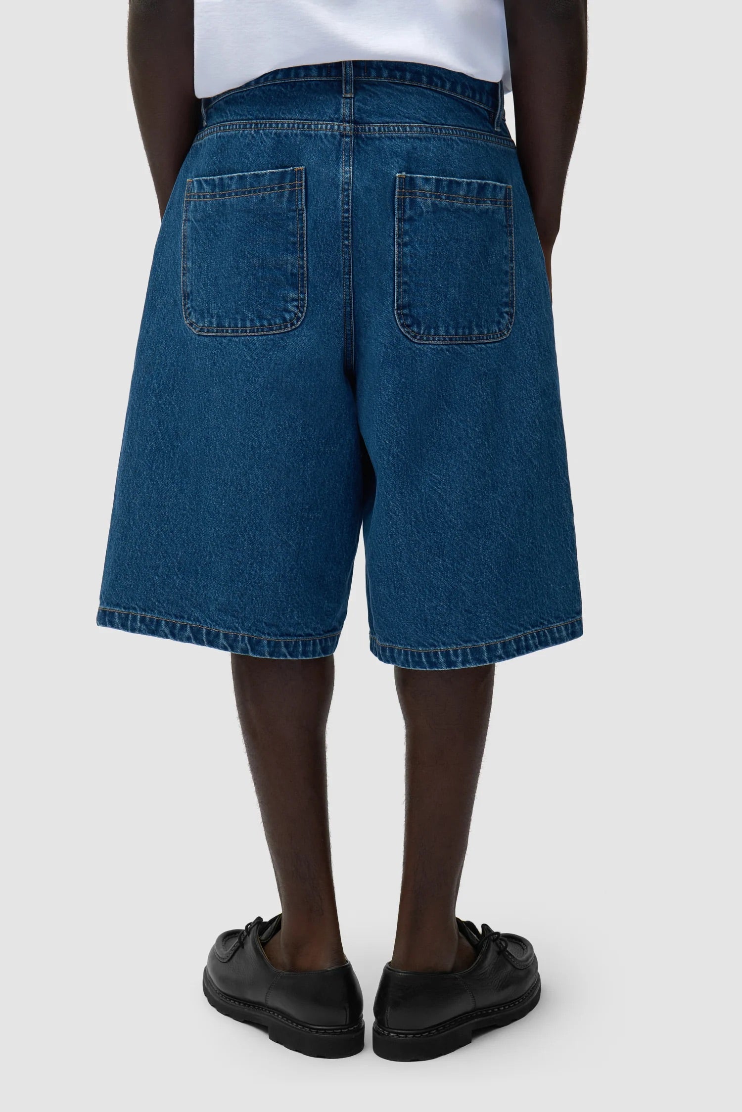 Round pocket Denim Shorts