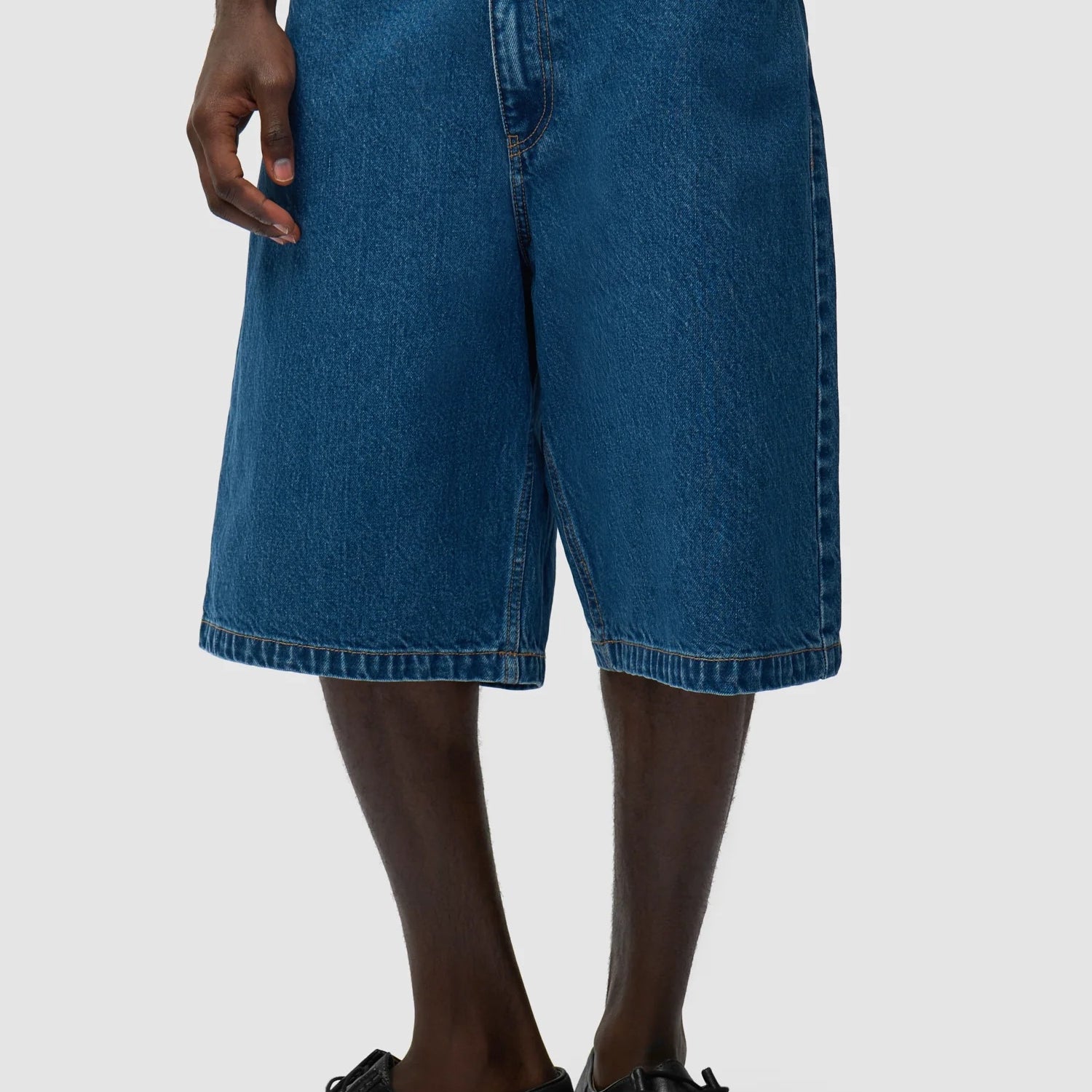 Round pocket Denim Shorts