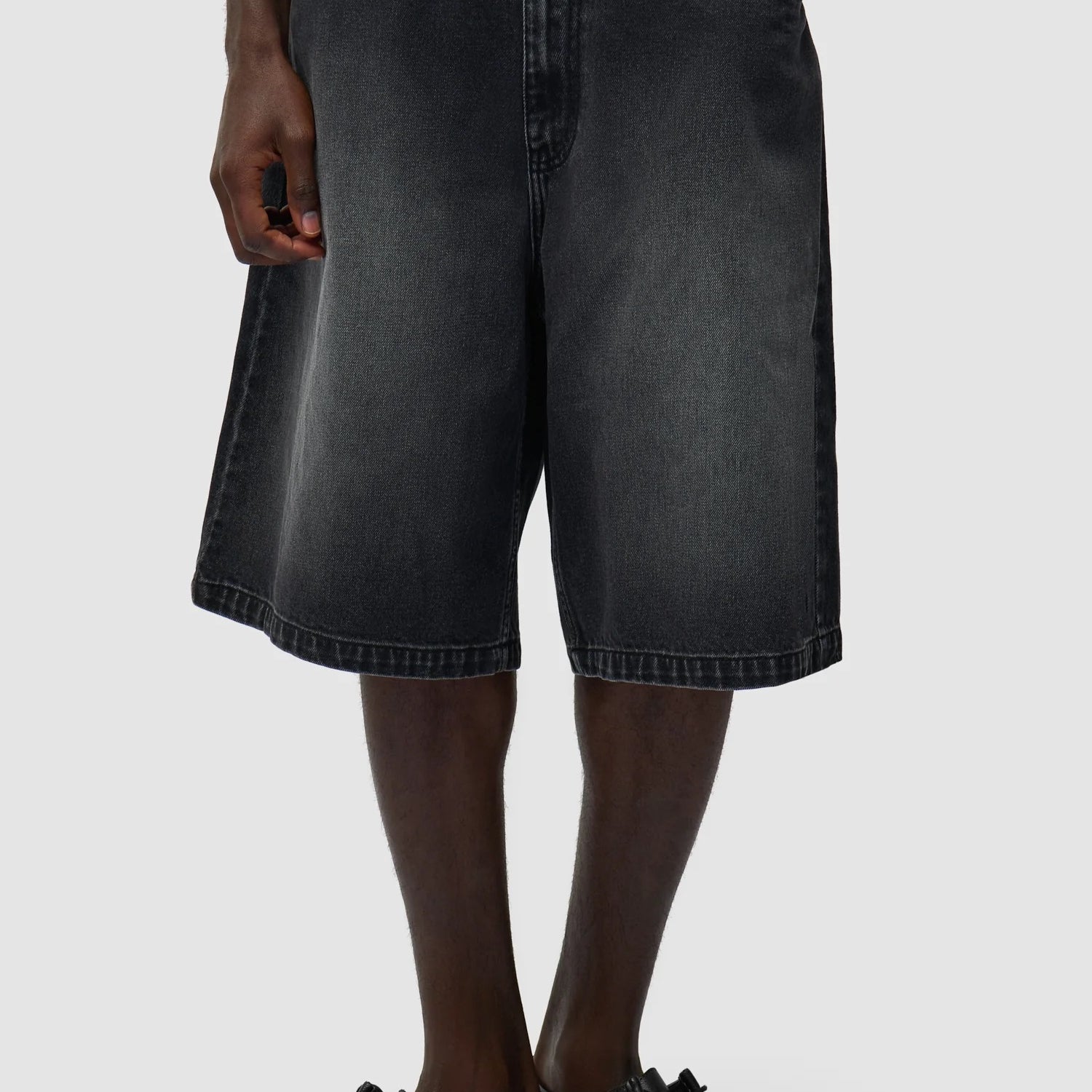 Round pocket Denim Short