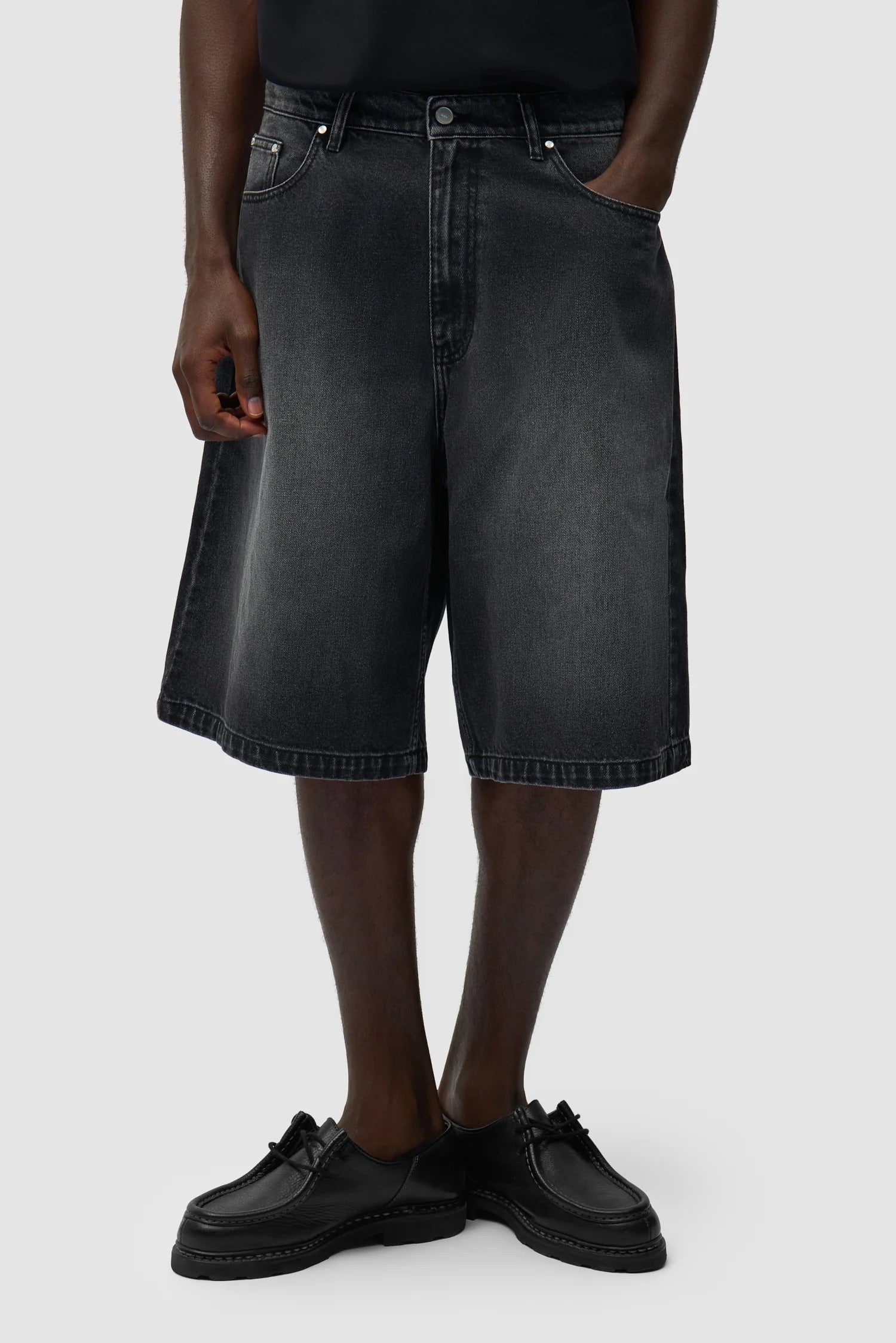 Round pocket Denim Short