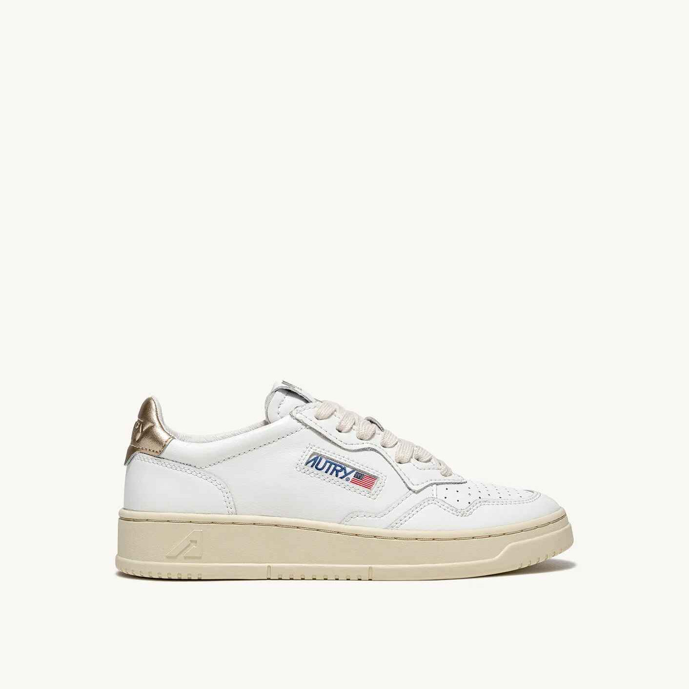 SNEAKERS MEDALIST LOW AUS LEDER IN WEISS UND GOLD METALLIC