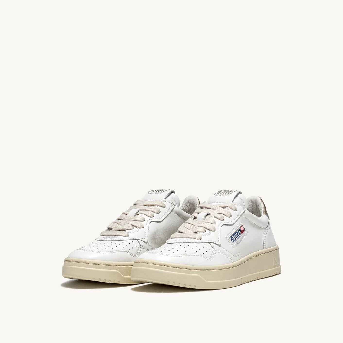 SNEAKERS MEDALIST LOW AUS LEDER IN WEISS UND GOLD METALLIC