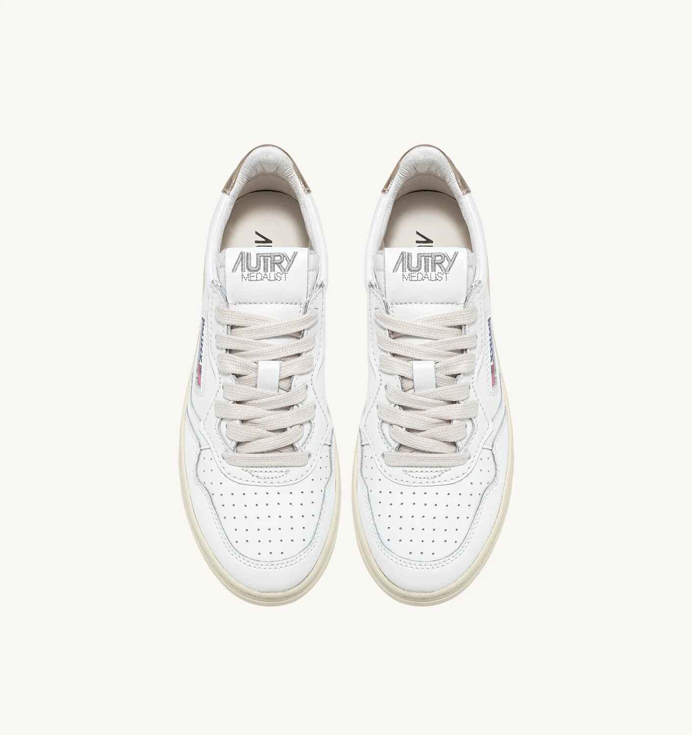 SNEAKERS MEDALIST LOW AUS LEDER IN WEISS UND GOLD METALLIC