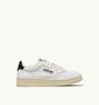 SNEAKERS MEDALIST LOW AUS WEISSEM LEDER MIT SPACE