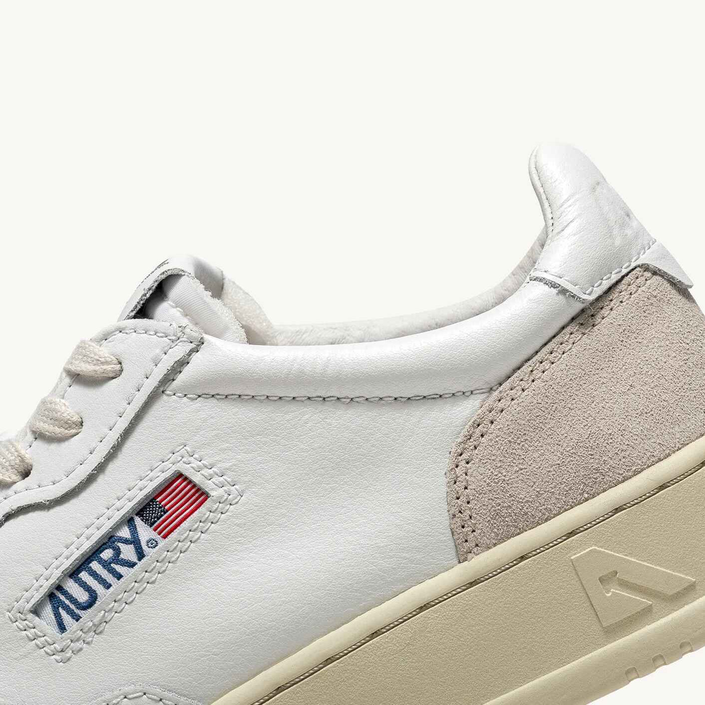 SNEAKERS MEDALIST LOW AUS WEIßEM LEDER UND BEIGEM WILDLEDER