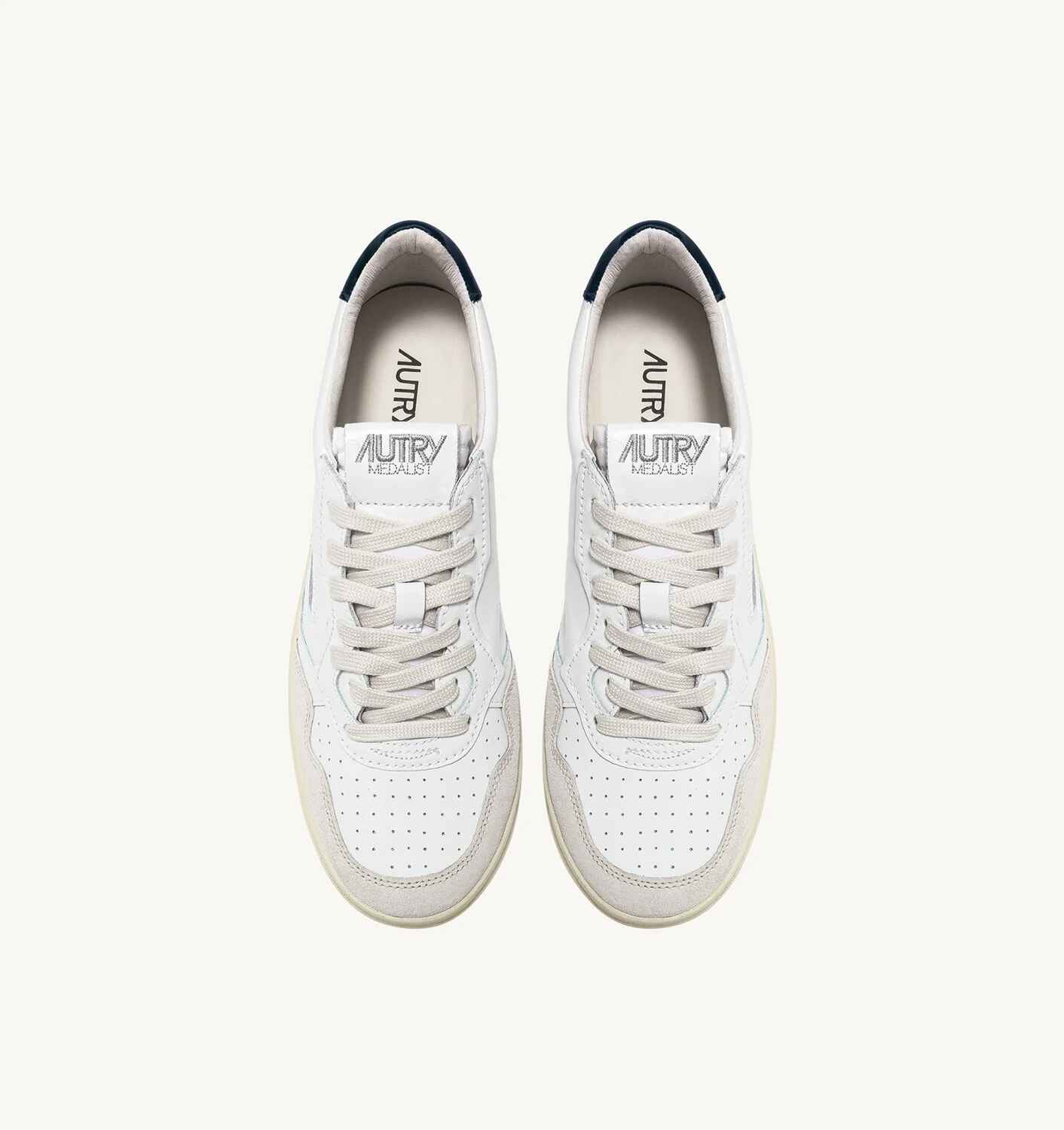 SNEAKERS MEDALIST LOW AUS WEIßEM UND BLAUEM LEDER UND BEIGEM WILDLEDER