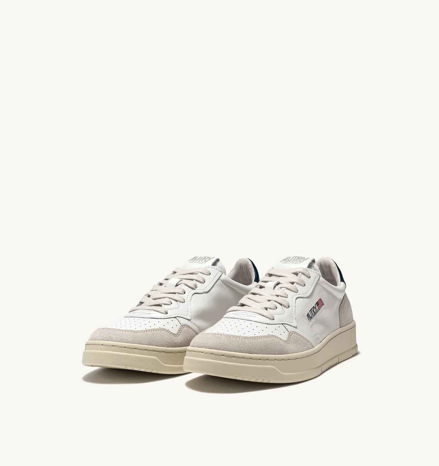 SNEAKERS MEDALIST LOW AUS WEIßEM UND BLAUEM LEDER UND BEIGEM WILDLEDER