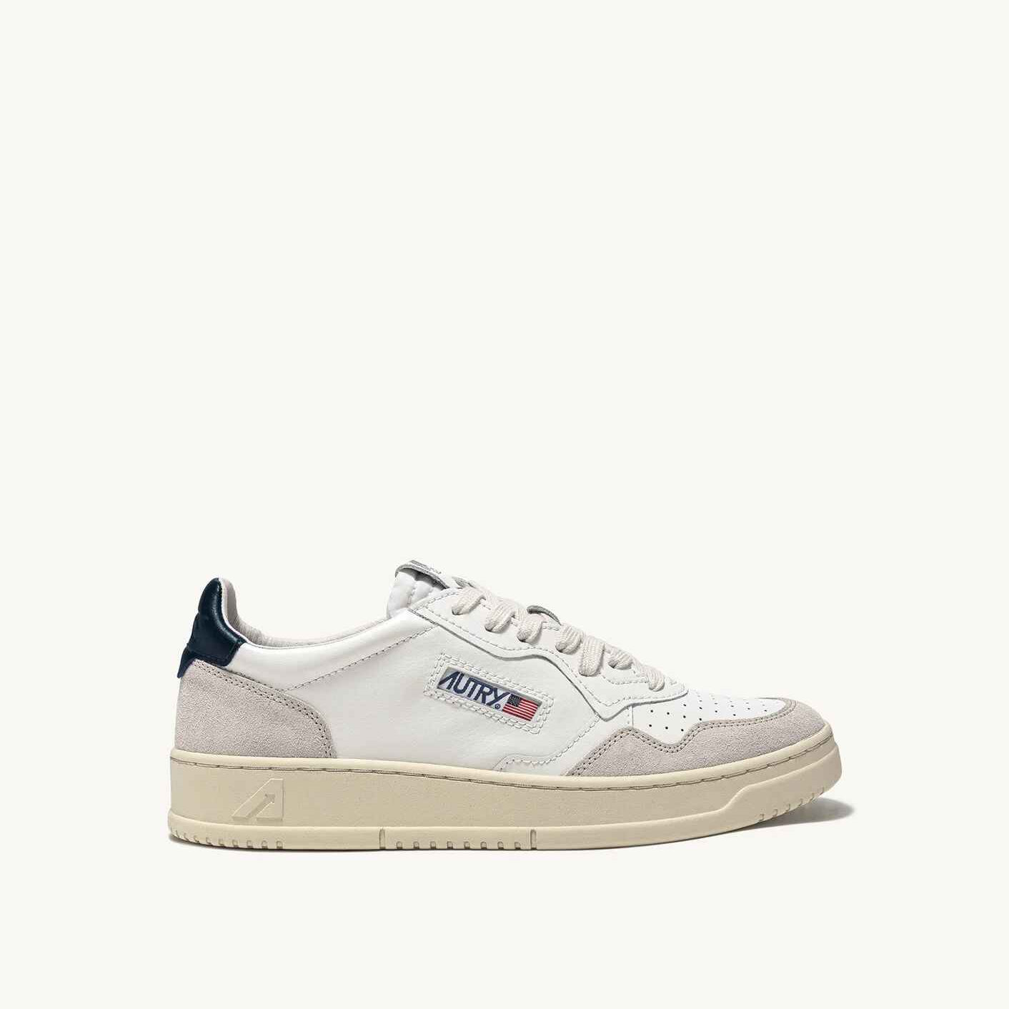 SNEAKERS MEDALIST LOW AUS WEIßEM UND BLAUEM LEDER UND BEIGEM WILDLEDER