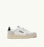SNEAKERS MEDALIST LOW AUS WEIßEM UND BLAUEM LEDER UND BEIGEM WILDLEDER