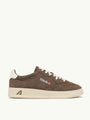 SNEAKERS MEDALIST LOW AUS WILDLEDER IN CIGAR UND WEISS