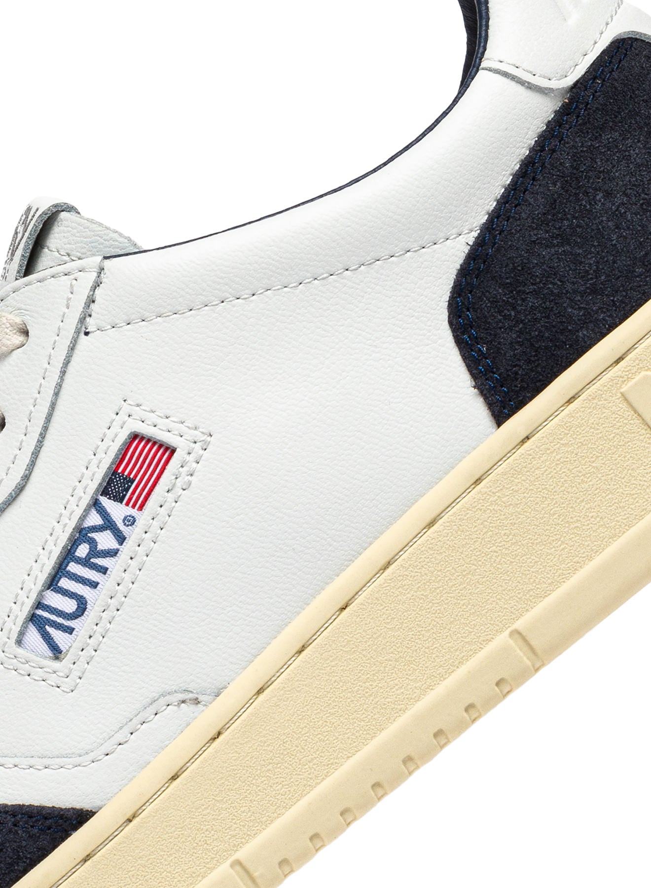 SNEAKERS MEDALIST LOW AUS LEDER IN WEISS UND WILDLEDER IN OCEANO