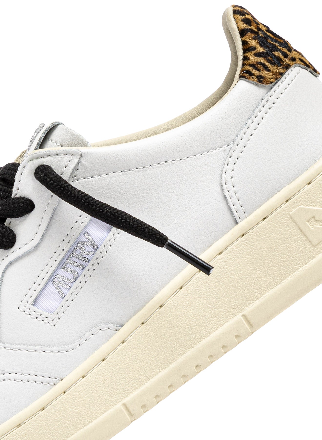 SNEAKERS MEDALIST LOW AUS LEDER IN WEISS UND LEOPARD