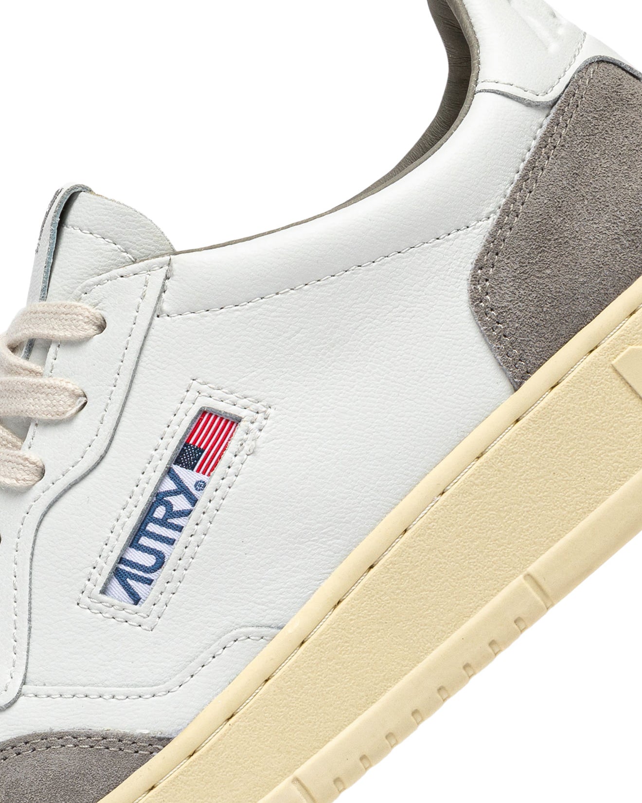 SNEAKERS MEDALIST LOW AUS LEDER IN WEISS UND WILDLEDER IN VAPOR