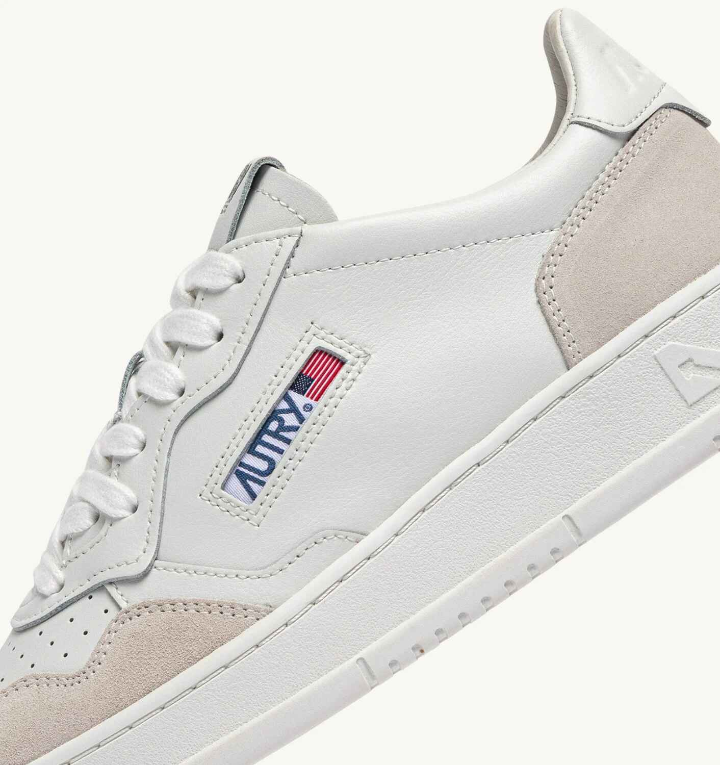 SNEAKERS MEDALIST LOW AUS WILDLEDER UND LEDER IN WEISS