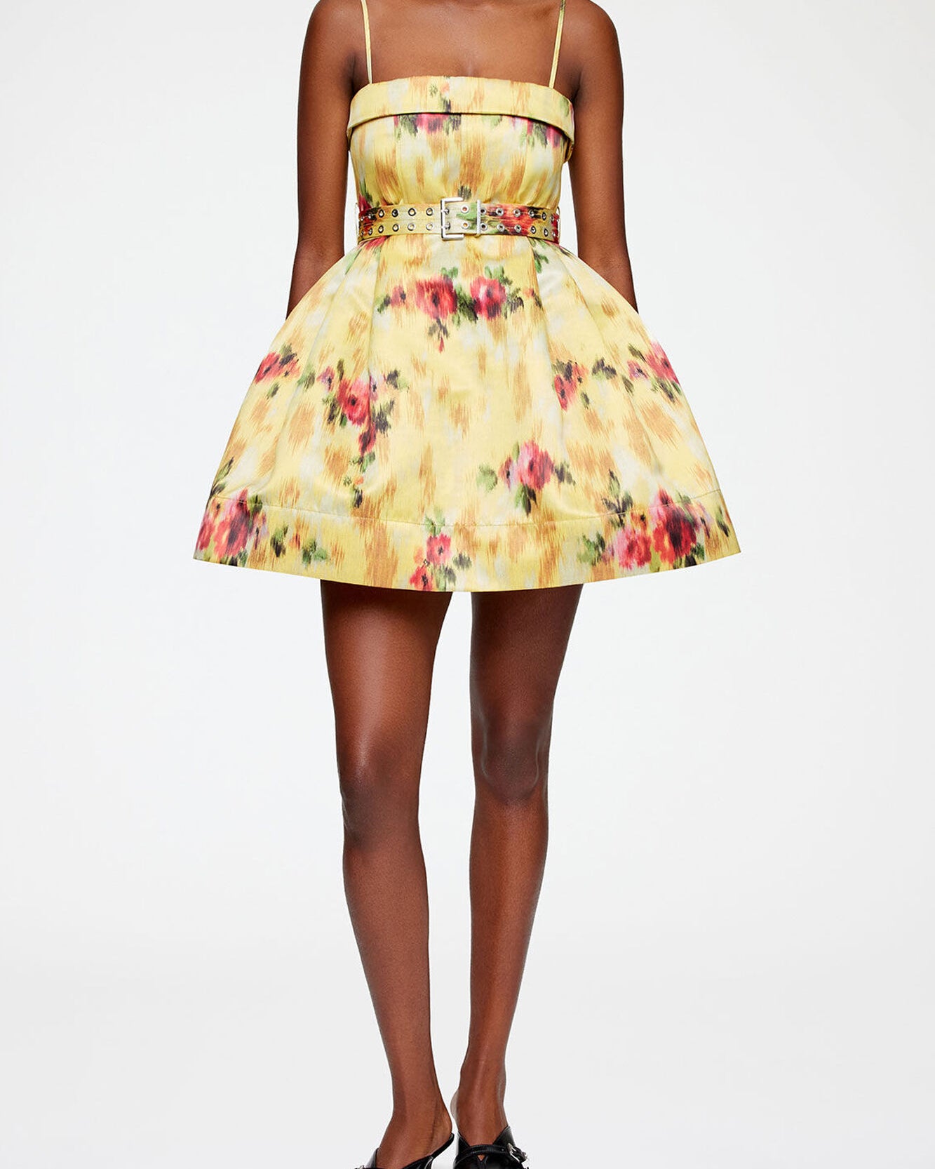 Kleid aus bedrucktem Satin in Gelb