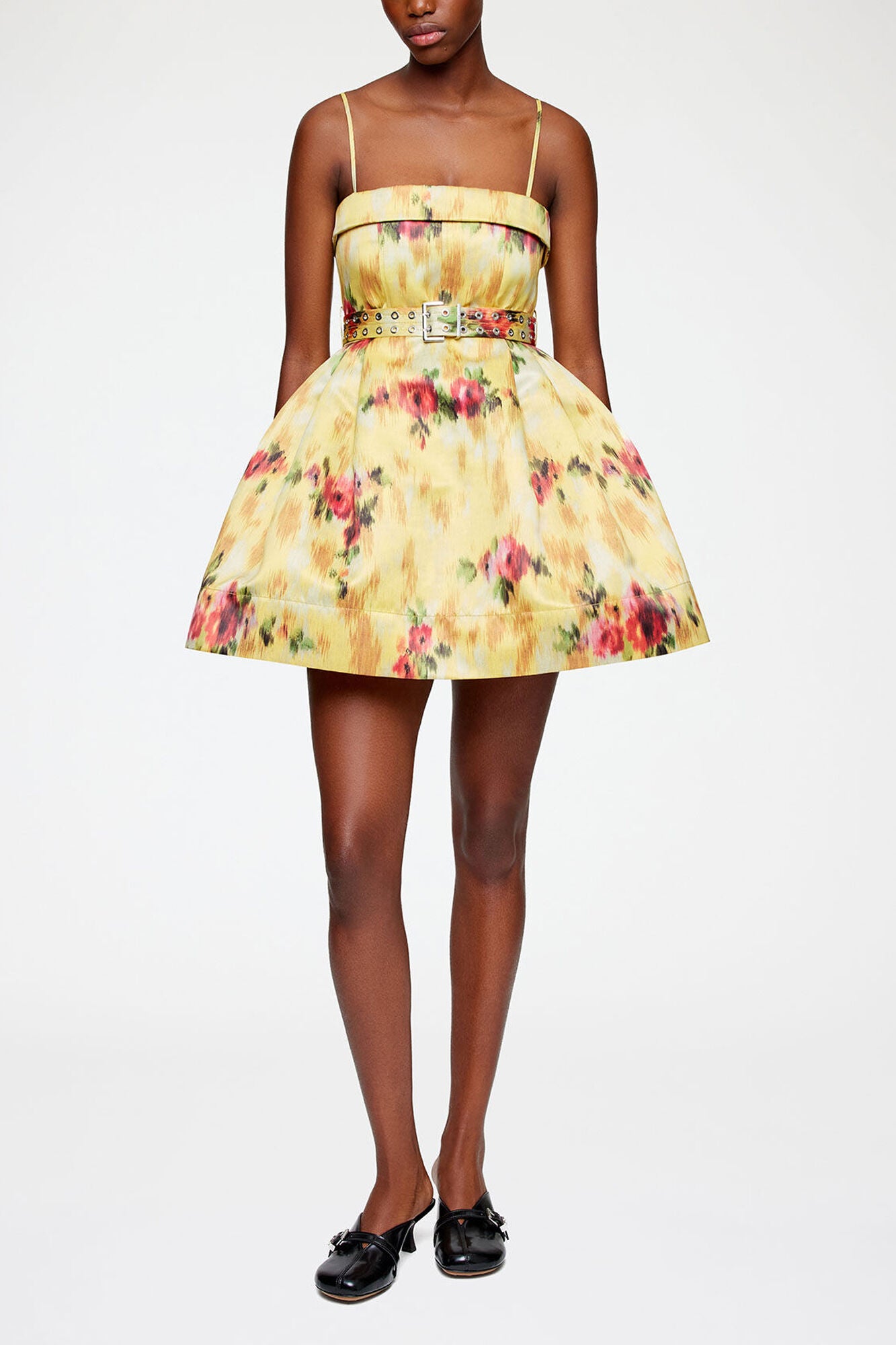Kleid aus bedrucktem Satin in Gelb