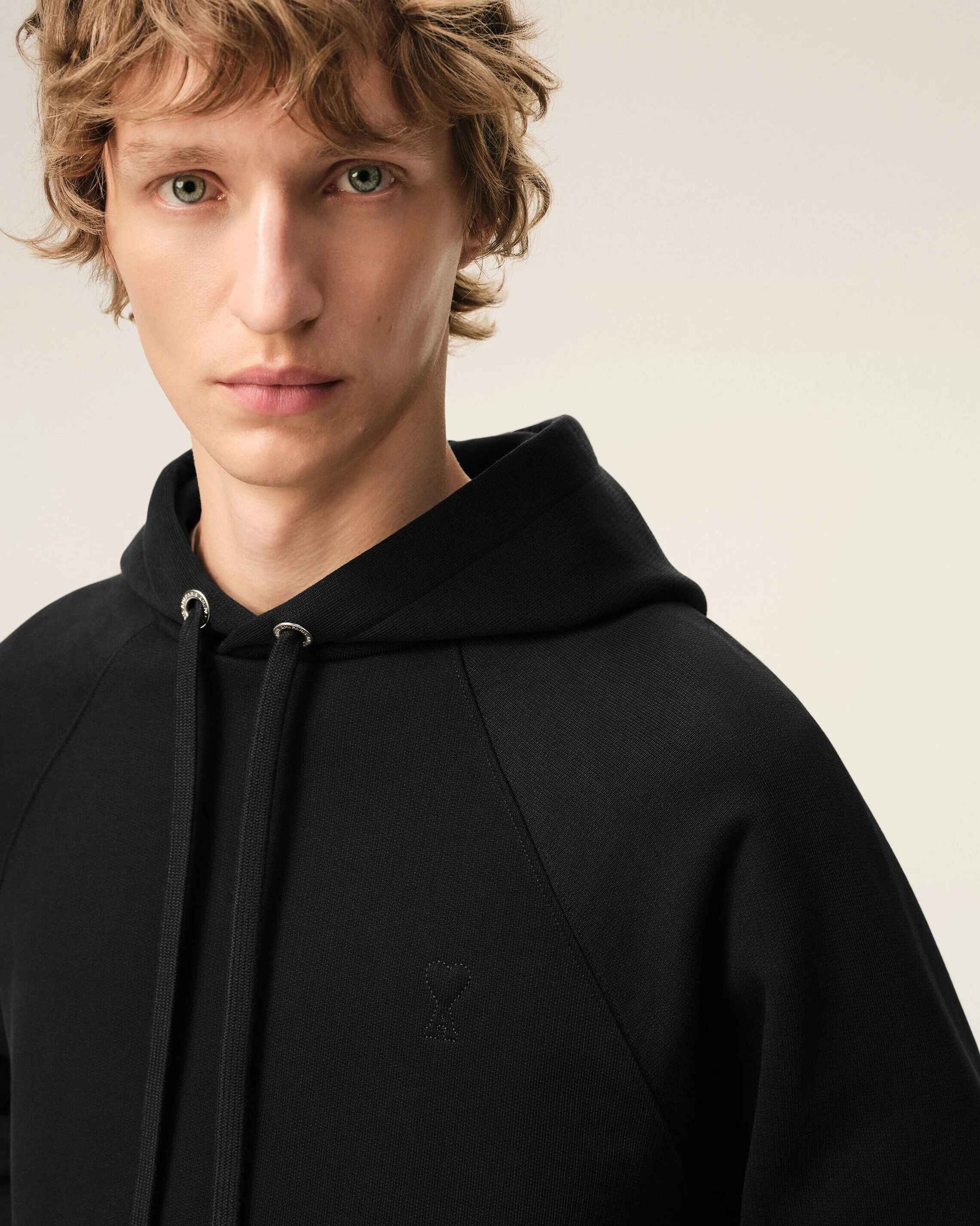 Hoodie aus schwarzer Baumwolle mit Prägung
