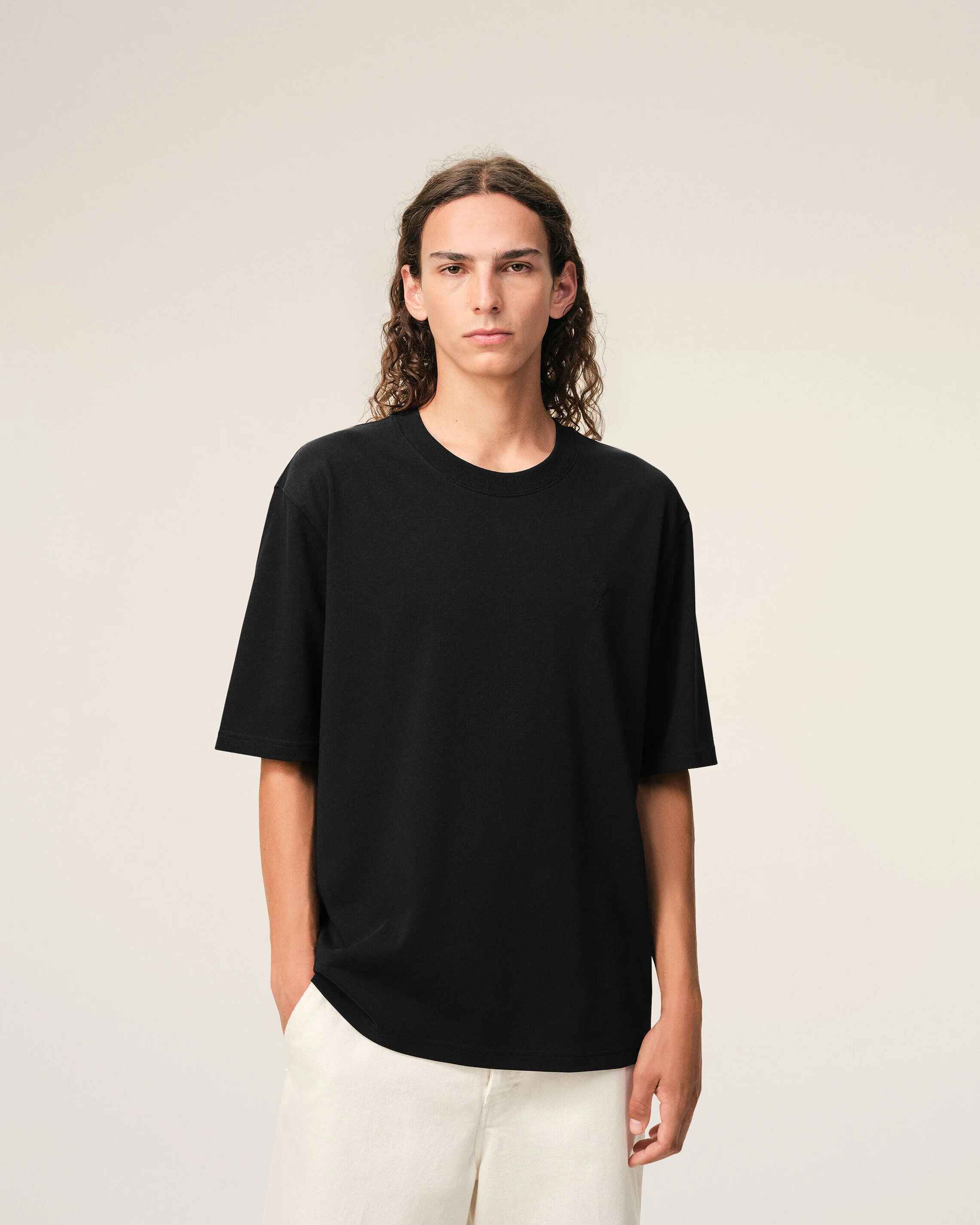 T-Shirt aus schwarzer Baumwolle mit Prägung