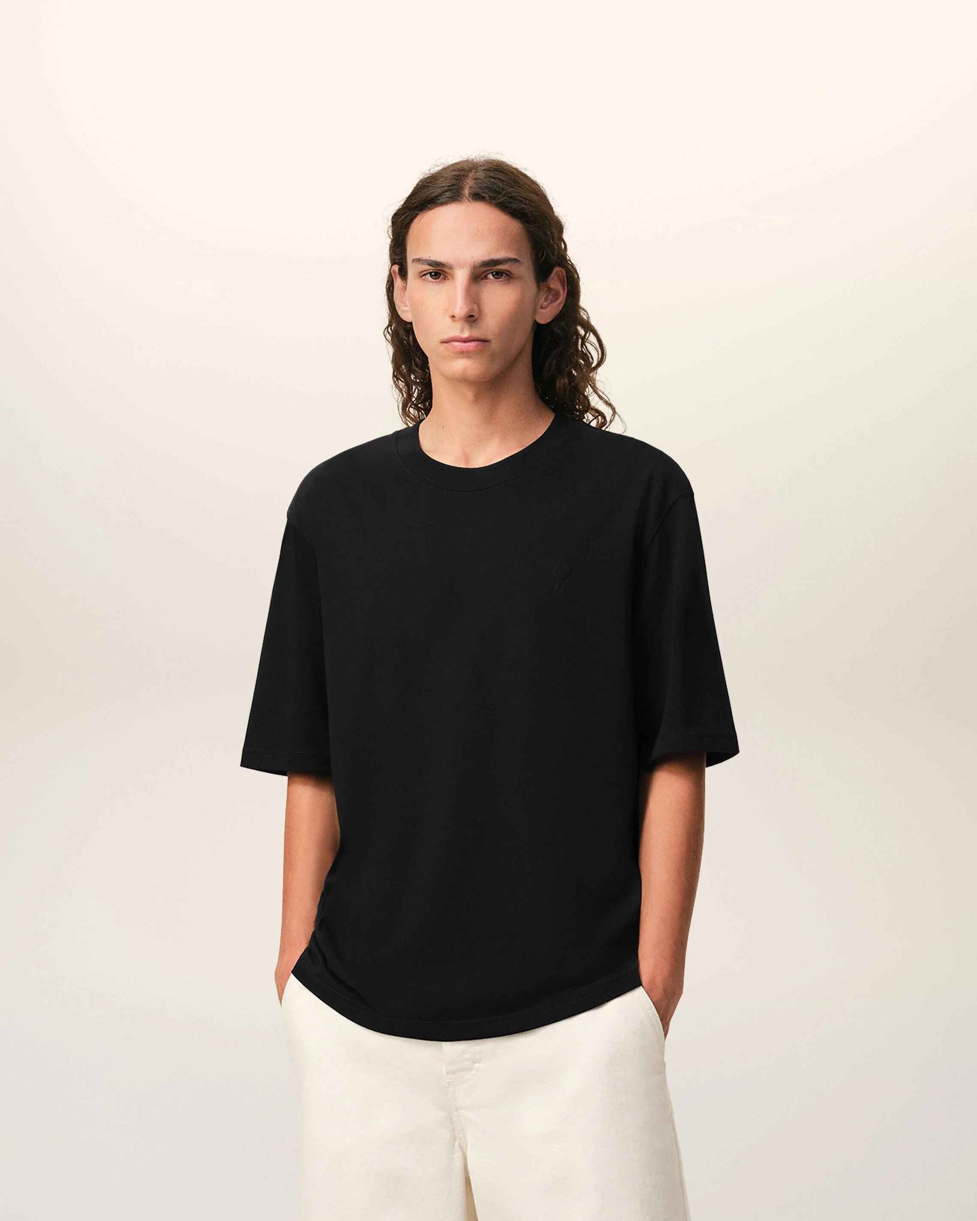 T-Shirt aus schwarzer Baumwolle mit Prägung